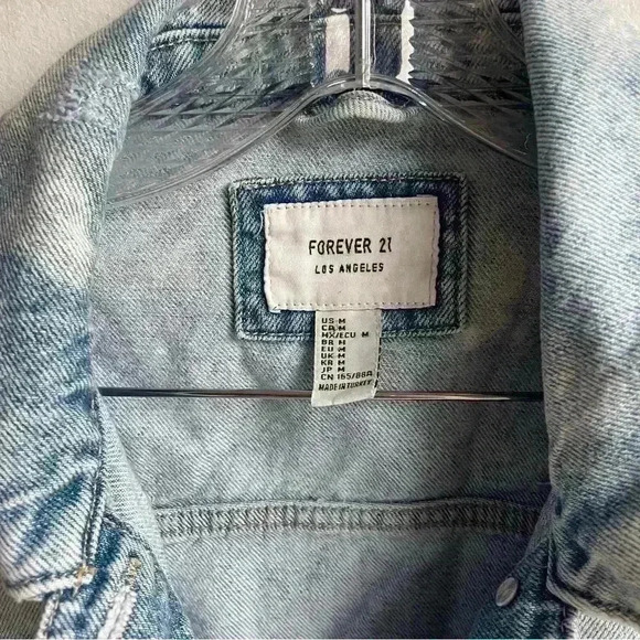 Forever 21 Cropped Denim Distressed jacket Size  M - Picture 5 of 6